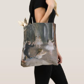 Dancing Class beroemd gemaakt door Edgar Degas Tote Bag (Dichtbij)