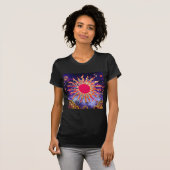 Dancing Fire of the Cosmos beroemd gemaakt door Th T-shirt (Voorkant volledig)