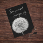 Dandelion Black White closeup foto inspirerend Legpuzzel<br><div class="desc">Zeer moeilijke puzzel met een originele zwarte en witte macrofoto van een prachtig dandelion met een inspirerend quote in een elegant calligrafietisch wit lettertype dat luidt: "Sommigen zien een onkruid,  sommigen zien een wens"</div>