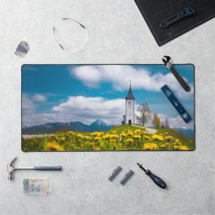 Dandelion bloemen in de primus Jamnik Sl. Bureaumat