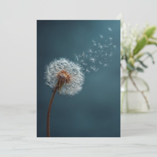Dandelion Greeting Card on a Blue Background Feestdagenkaart (Staand voorkant)