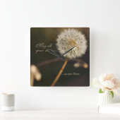 Dandelion Seed Head in Brown Tones Vierkante Klok (Huis)