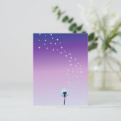Dandelion Seeds die in de wind vliegen - Paars Briefkaart (Staand voorkant)