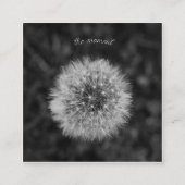 Dandelion zaadkop. Wees op het moment Cadeau. Informatiekaartje (Voorkant)