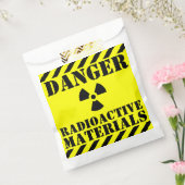 DANGER RADIOACTIVE MATERIALS TRICK OR TREAT BEDANKZAKJE (Gezegeld)
