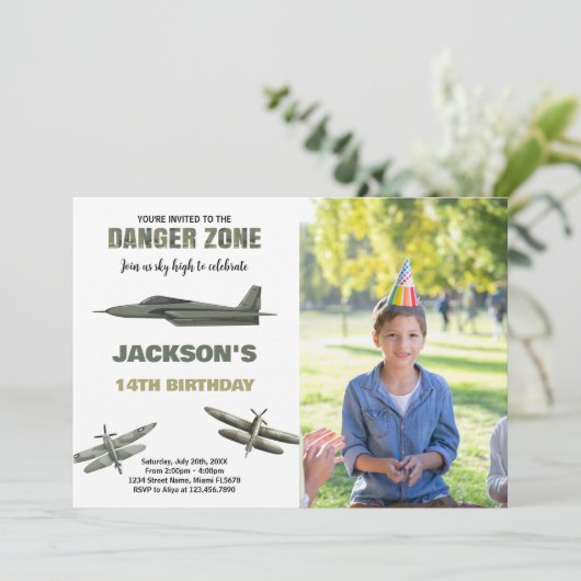Danger Zone Fighter Jet Verjaardag Uitnodigingen f (Staand voorkant)