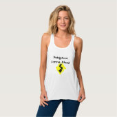 "Dangerous Curves ahead" Funny Tanktop Design (Volledige Voorkant)