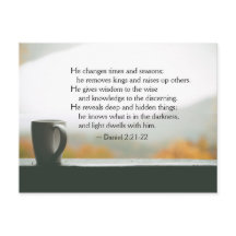 Daniel 2:21-22 Hij verandert tijden en seizoenen