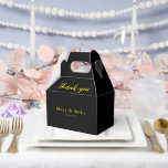Dank je grote Gable Favor-doos voor elke gelegenhe Bedankdoosjes<br><div class="desc">Maak een groot gebaar van dankbaarheid met deze grote gable favor-doos, mooi ontworpen met een klassieke "Dank je"-boodschap. Ideaal voor bruiloften, zakelijke evenementen, feesten of vieringen, hij bevat royale traktaties, cadeaus of aandenken. Stevig, gemakkelijk te monteren en stijlvol—perfect voor het tonen van waardering op een grotere schaal.</div>