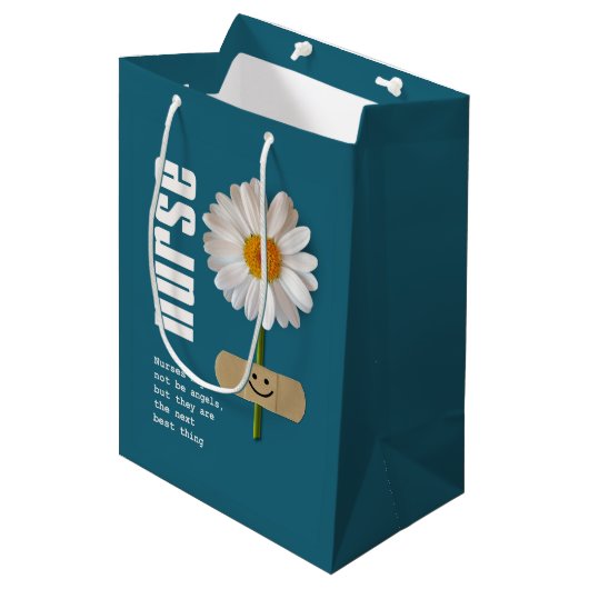 Dank je zuster. Smiling Daisy Medium Cadeauzakje (Voorkant Gekanteld)