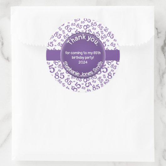 Dank u: 85 Verjaardag Paarse/witte getallenpatroon Ronde Sticker (Tas)