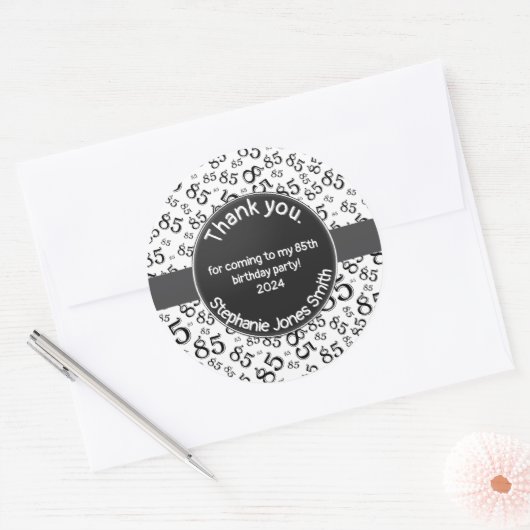 Dank u: 85 Verjaardag Zwart/Wit Getal Patroon Ronde Sticker (Envelop)