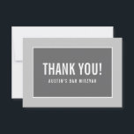 DANK U BAT MITZVAH moderne rand geometrisch grijs Bedankkaart<br><div class="desc">door kat massard >> https://linktr.ee/simplysweetpaperie <<<<< Een eenvoudige, stijlvolle manier om u te bedanken voor uw bezoek aan uw gast. Opstelling als sjabloon is het eenvoudig voor u om uw eigen details toe te voegen, of de aanpassingsknoop te raken en u kunt tekst, doopvonten, grootte enz. TIP toevoegen of veranderen:...</div>