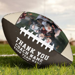 Dank u Coach Team Naam Zwart Foto American Football<br><div class="desc">Dank u Coach Team Naam en Team Black Photo Football. Personaliseer met uw coachnaam, teamnaam en jaar. U kunt alle tekst op het football wijzigen of wissen. Een geweldig cadeau voor een coach! Voeg een teamfoto toe en laat het team de niet-ontworpen gebieden van de bal ondertekenen met een fijne...</div>