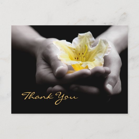 Dank u delicate gele bloem in handen briefkaart (Voorkant)