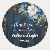 Dank u rustiek blauw hout witte bloemenbruiloft ronde sticker (Voorkant)