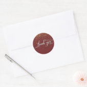 Dank U Script, Gouden Confetti op Burgundyrood Ronde Sticker (Envelop)