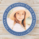 Dank u voor uw komst naar mijn foto van Bat Mitzva Ronde Sticker<br><div class="desc">Dit eenvoudige en klassieke ontwerp is samengesteld uit serif typografie en voegt een douanefoto toe. Bedankt dat je naar Bat Mitzvah bent gekomen.</div>