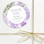 Dank u Waterverf Wisteria Bloemenbruiloft Ronde Sticker<br><div class="desc">Dank U Paarse Waterverf Wisteria Bloemenbruiloft Stickers heeft elegante waterverf wisteria bloemen in zacht lavendel en paarse met groene bladeren op een witte achtergrond met "Dank U" in modern paarse kalligrafie script met uw namen en bruiloft datum hieronder. Ontworpen voor u door Evco Studio www.zazzle.com/store/evcostudio</div>