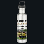 Dank u wel Coach Team Naam Foto Waterfles<br><div class="desc">Dank u Coach Team Naam Foto stalen waterfles. Personaliseer met je coachnaam, teamnaam, teamfoto en jaar. U kunt elke tekst op de fles wijzigen of wissen. Een geweldig cadeau en een aandenken voor een voetbal coach! Laat het team de niet-ontworpen gebieden ondertekenen met een permanente markering met een fijn punt....</div>