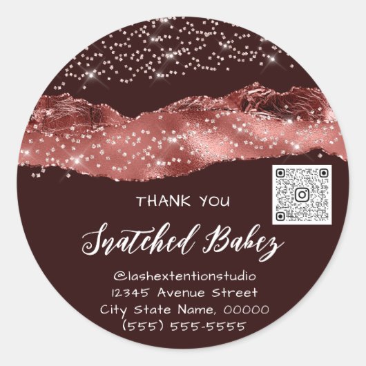 Dank u wel Cosmetics Logo QR Code Burgundy Strokes Ronde Sticker (Voorkant)