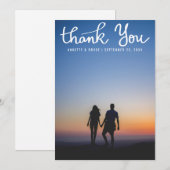 Dank u witte typografie script bruiloft foto bedankkaart (Voorkant / Achterkant)