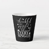 Dankbaar, dankbaar, gezegend elke dag. latte mok (Voorkant)