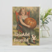 Dankbaar en dankbaar | meisje met pompoen feestdagenkaart (Staand voorkant)