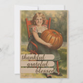 Dankbaar, gezegend | Meisje met pompoen Feestdagenkaart (Voorkant)