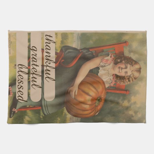 Dankbaar, gezegend | Meisje met pompoen Theedoek (Horizontaal)