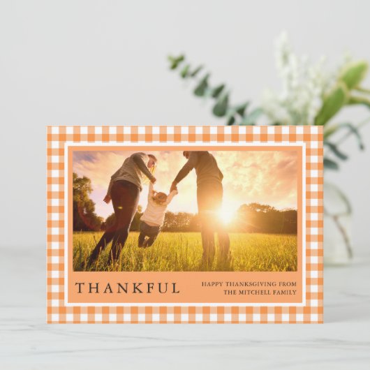 dankbaar | Happy Thanksgiving Drie Foto Gingham Feestdagenkaart (Staand voorkant)