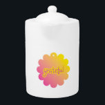 dankbaar theepot<br><div class="desc">Ben je dankbaar voor wat je hebt in het leven? Misschien ben je dankbaar voor een goed kopje thee. Dit schattige design is voorzien van roze en gele kleuren.</div>
