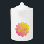 dankbaar theepot<br><div class="desc">Ben je dankbaar voor wat je hebt in het leven? Misschien ben je dankbaar voor een goed kopje thee. Dit schattige design is voorzien van roze en gele kleuren.</div>