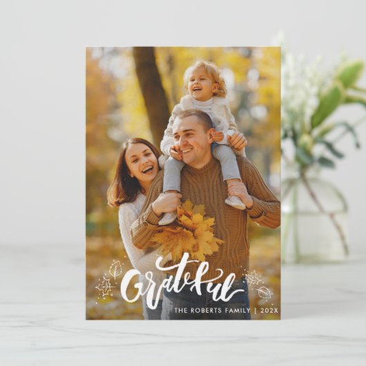 DANKBAAR | Witte belettering Happy Thanksgiving Ca Feestdagenkaart (Staand voorkant)