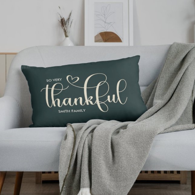 Dankbare Gepersonaliseerde Familienaam Donkergroen Kussen (Creator heeft geüpload)