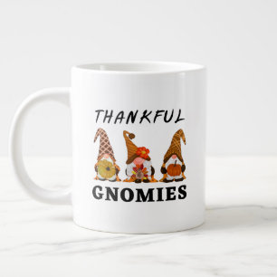 Dankbare Gnomies met Schattige Herfsttrio van Gnom Grote Koffiekop