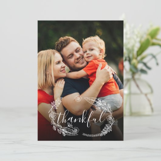 Dankbare Landelijke Bloemrijke Script Foto Thanksg Feestdagenkaart (Staand voorkant)