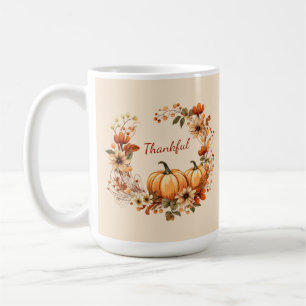 Dankbare pompoen en herfstbloemen krans koffiemok