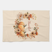 Dankbare pompoen en herfstbloemen krans theedoek (Horizontaal)
