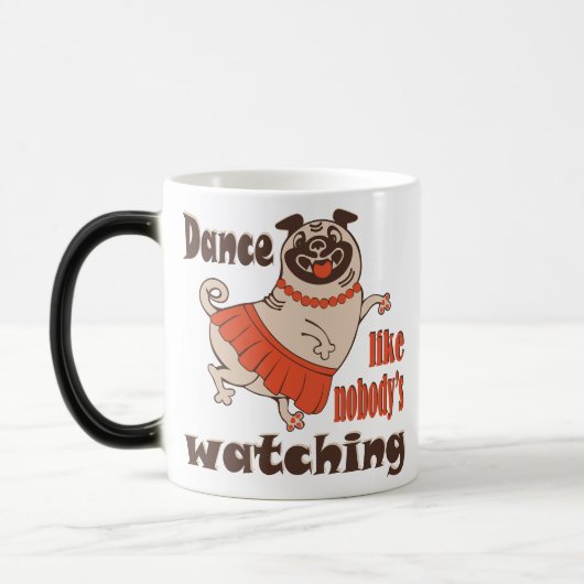 Dans alsof niemand naar meiden kijkt Pug Dog Magische Mok (Links)