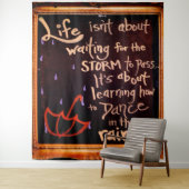 Dans in de regen, Life citeert expressies Wandkleed (In situ)