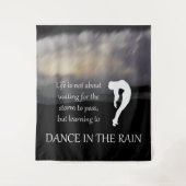 Dans in de Regen Tapestry Wandkleed (Voorkant)