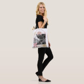 Dans Les Petits Bonheurs de la Vie Tote Bag (Op model)