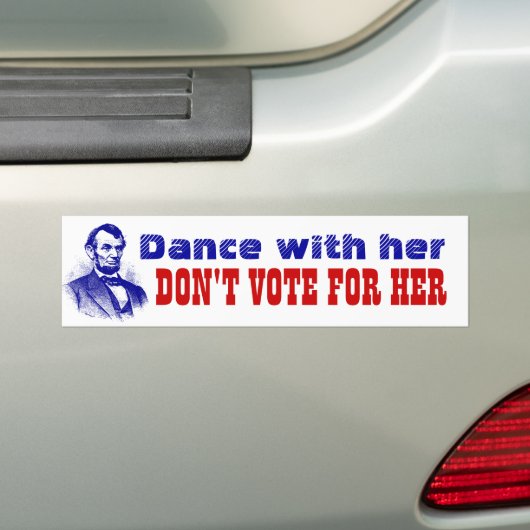 Dans met haar stem niet op haar Kamala Lincoln Bumpersticker (Op auto)