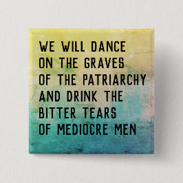 Dans op graven patriarchaat/drink bittere tranen vierkante button 5,1 cm