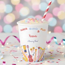 Dans zingen en spelen kinderen verjaardag papieren bekers