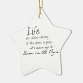 Dansen in de regen keramisch ornament (Links)