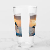 Dansen in de schemering: drie dolfijnen springen glas (Rechts)