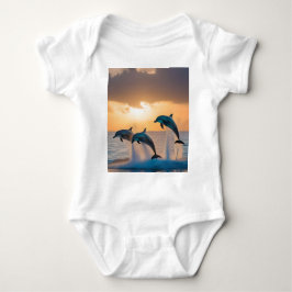 Dansen in de schemering: drie dolfijnen springen romper