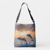 Dansen in de schemering: drie springende dolfijnen crossbody tas (Achterkant)